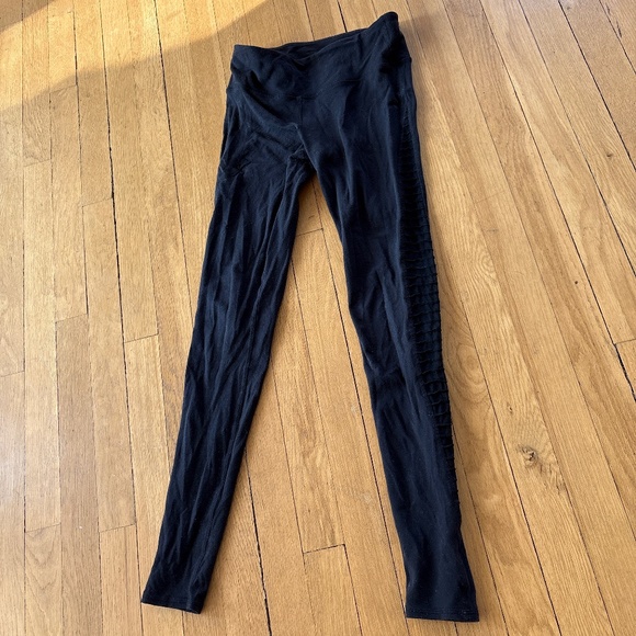 ALO Yoga Pants - ALO Yoga black leggings with mesh paneling XS